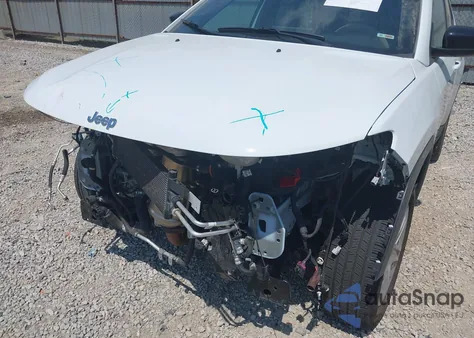 2023 Jeep Compass Latitude 4X4 z USA, uszkodzony, nr VIN 3C4NJDBN3PT562104